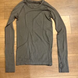 Lululemon long sleeve tee